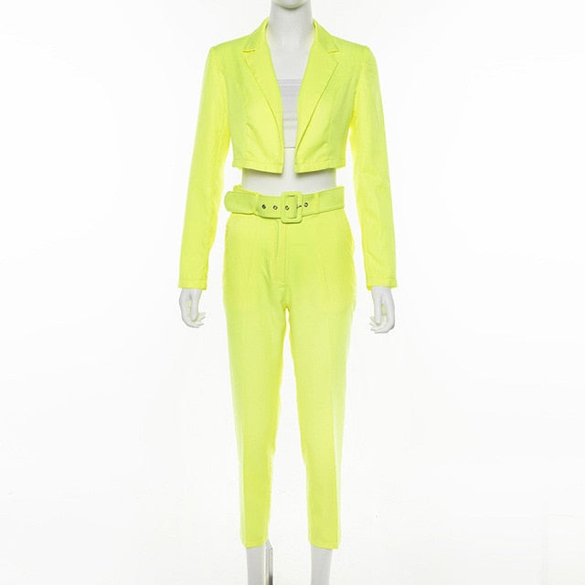 Traje de moda de neón Otoño Nuevas mujeres Conjunto Chic Streetwear con cinturón Chaqueta corta Abrigo Pantalones de cintura alta Mujeres Trajes de dos piezas